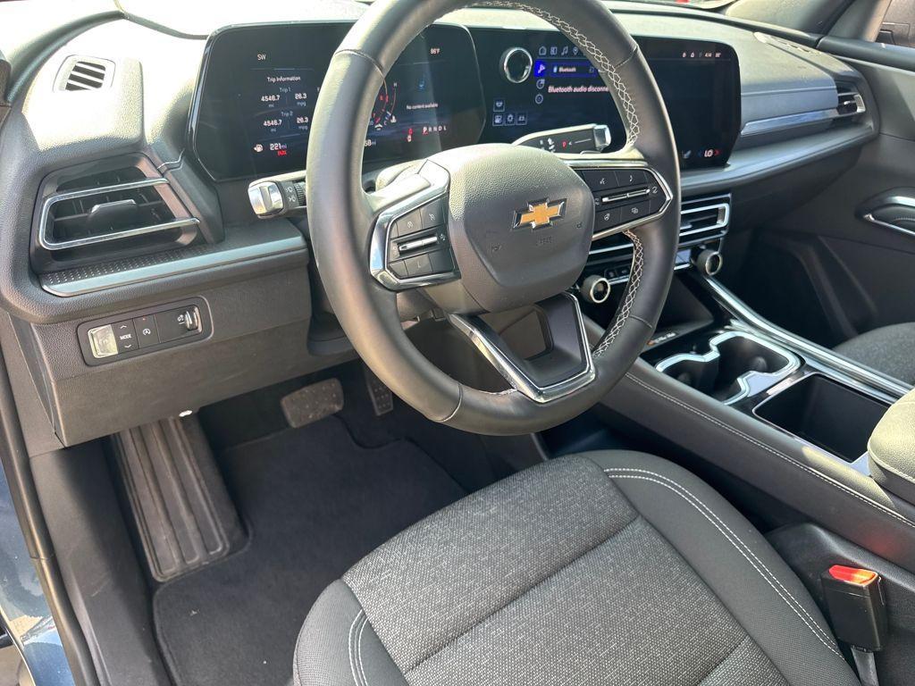 used 2025 Chevrolet Traverse car, priced at $39,994