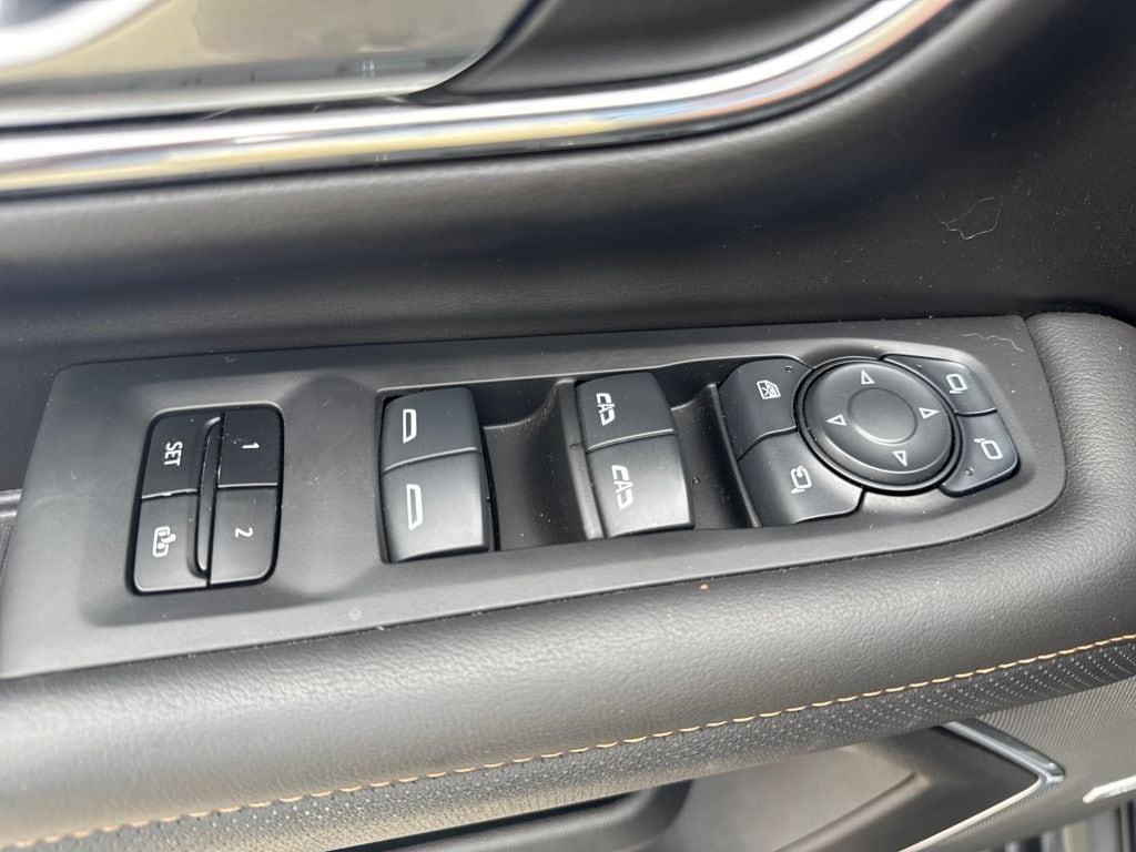 used 2024 GMC Yukon car, priced at $65,388