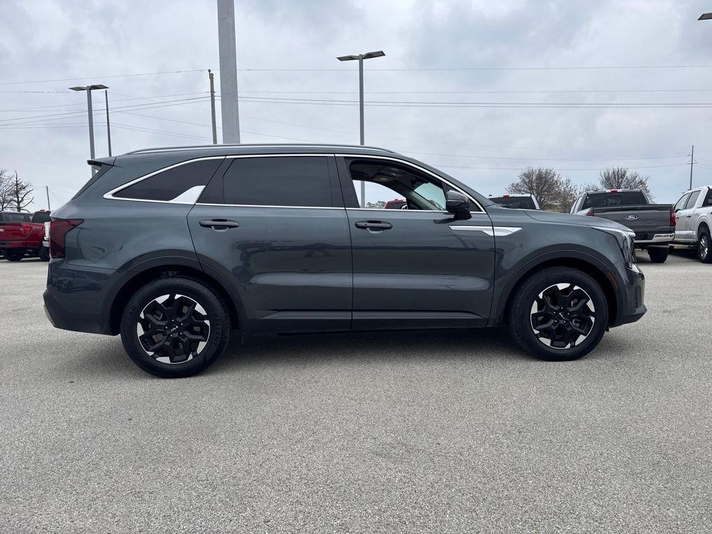 used 2025 Kia Sorento car, priced at $31,995