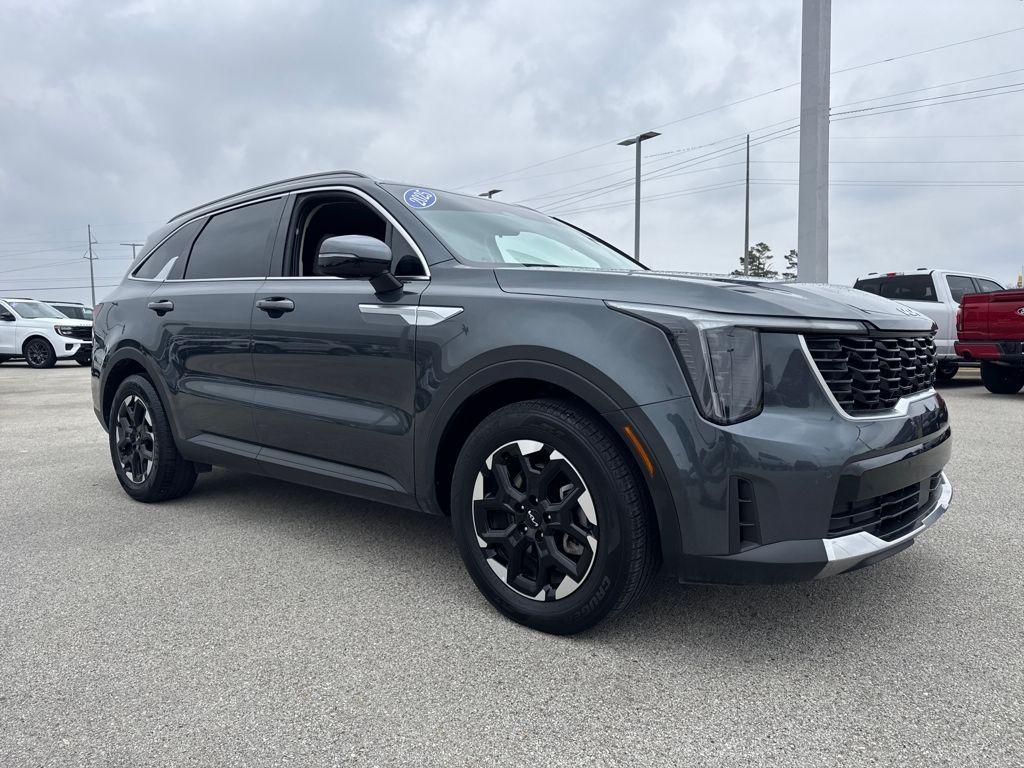 used 2025 Kia Sorento car, priced at $31,995