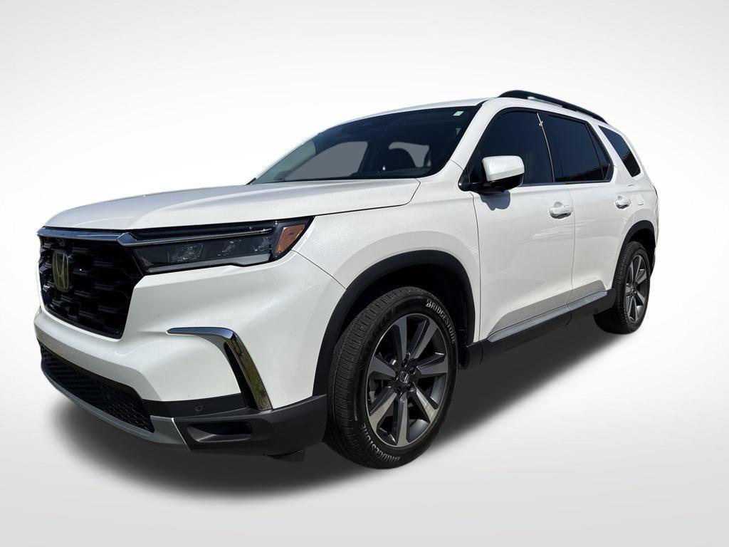 used 2025 Honda Pilot car, priced at $48,995