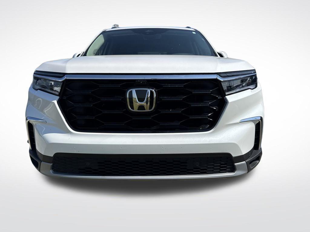 used 2025 Honda Pilot car, priced at $48,995