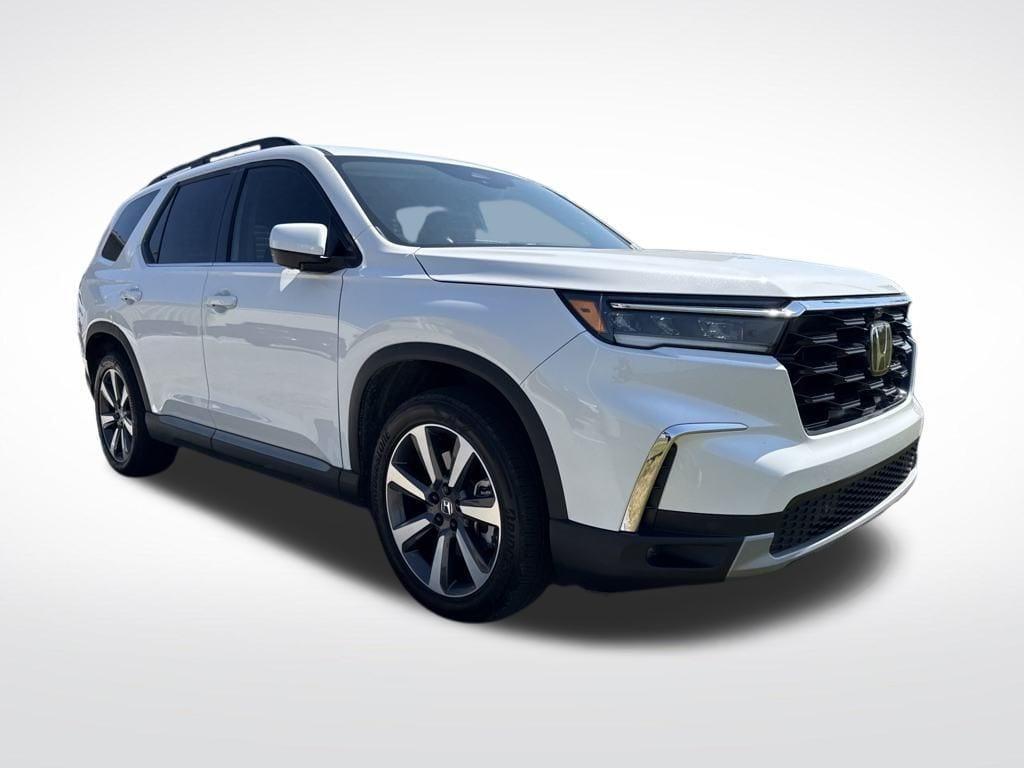 used 2025 Honda Pilot car, priced at $48,995