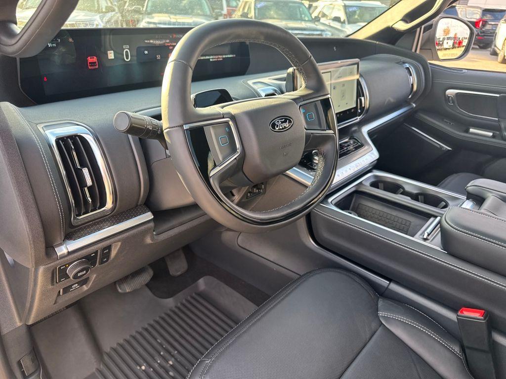 new 2025 Ford Expedition car, priced at $81,672