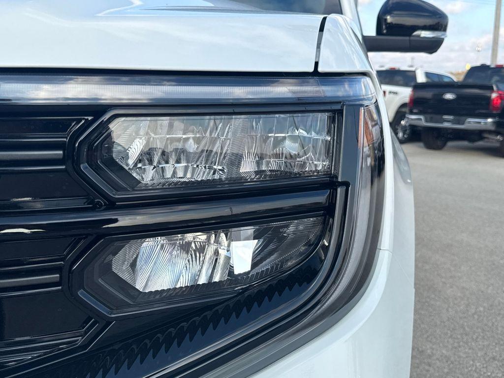 new 2025 Ford Expedition car, priced at $81,672