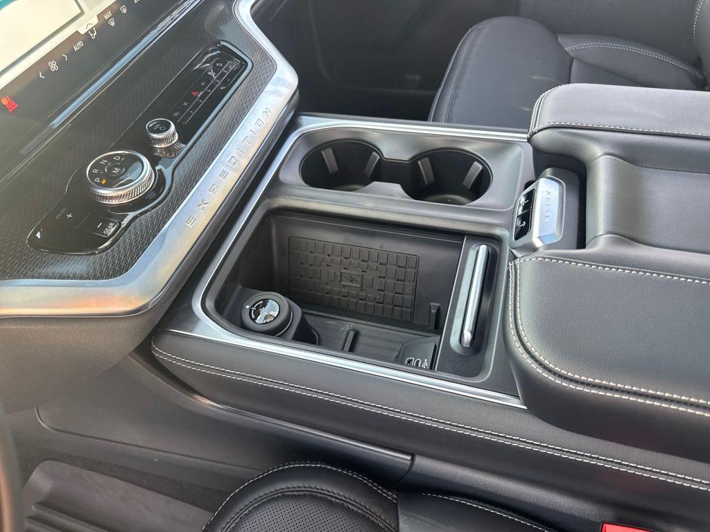 new 2025 Ford Expedition car, priced at $81,672