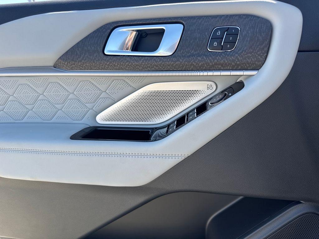 new 2025 Ford Explorer car, priced at $58,278