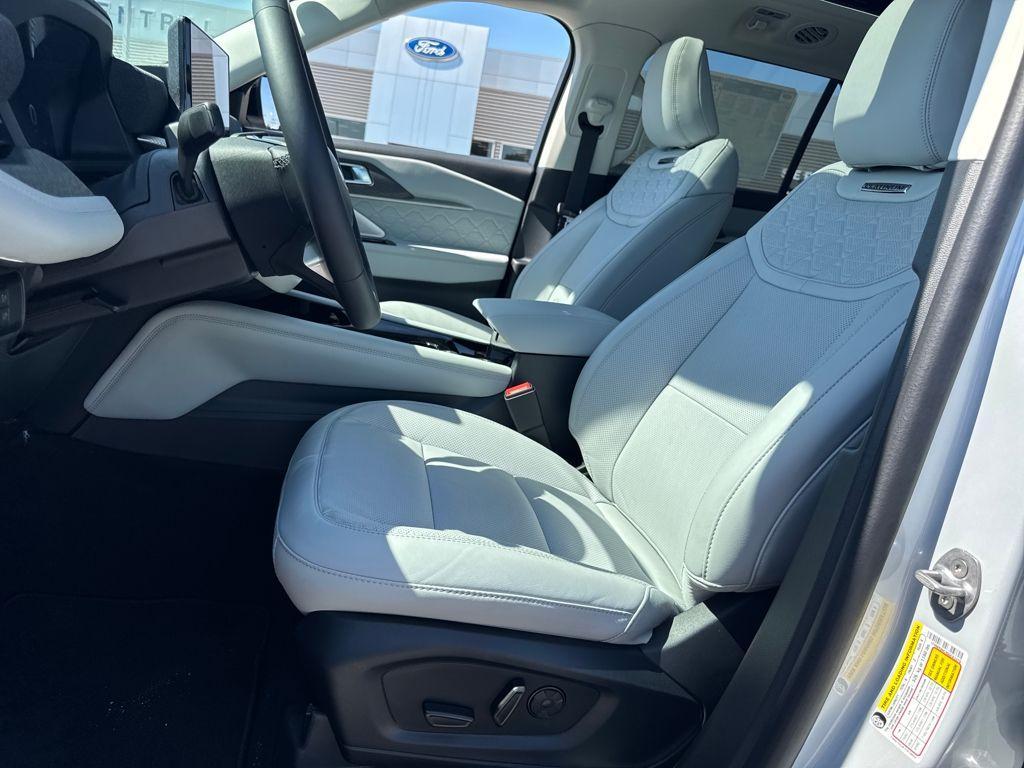 new 2025 Ford Explorer car, priced at $58,278