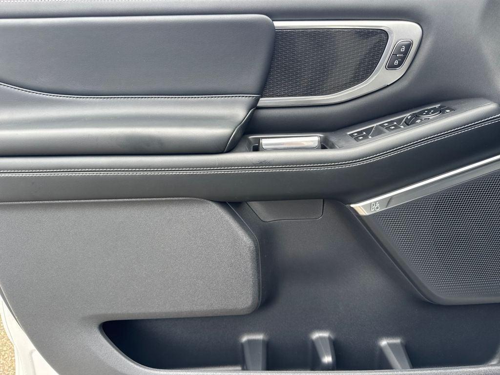 new 2025 Ford Expedition car, priced at $80,543