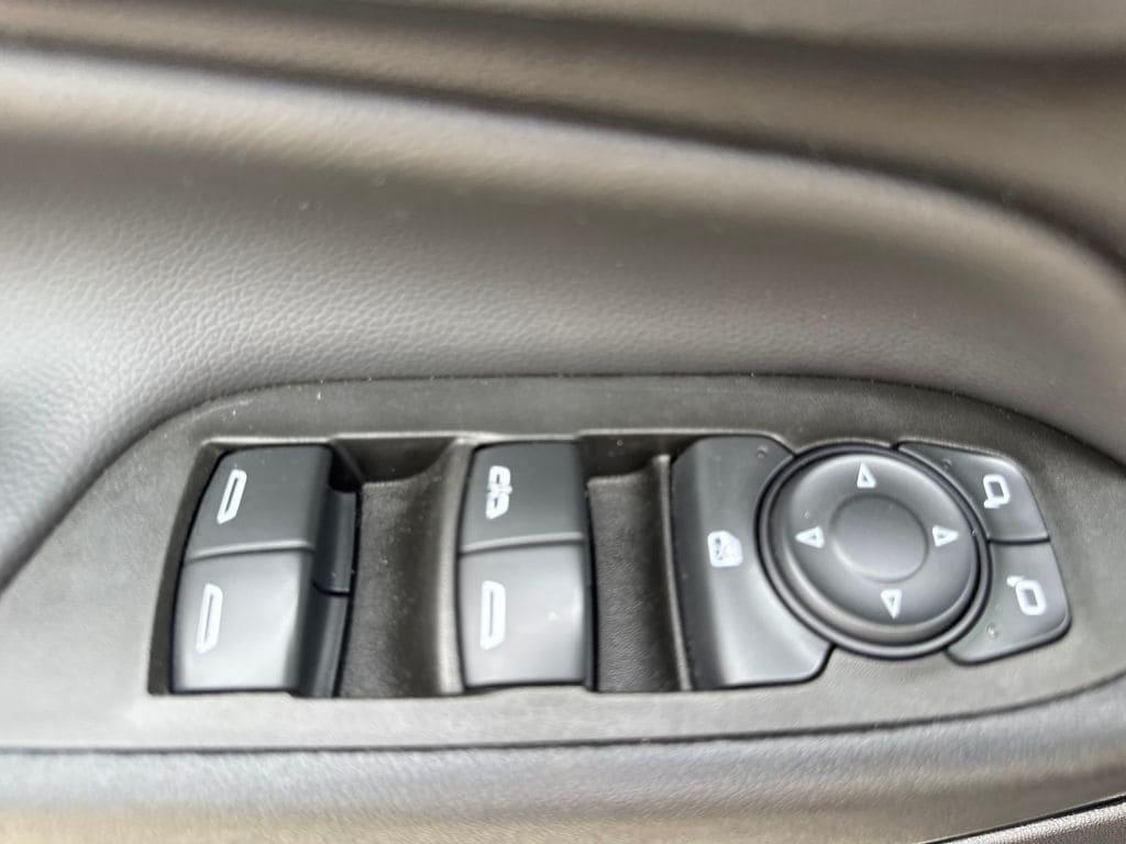 used 2023 Chevrolet Equinox car, priced at $21,389