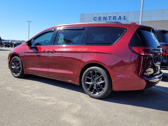 used 2021 Chrysler Pacifica car, priced at $25,995