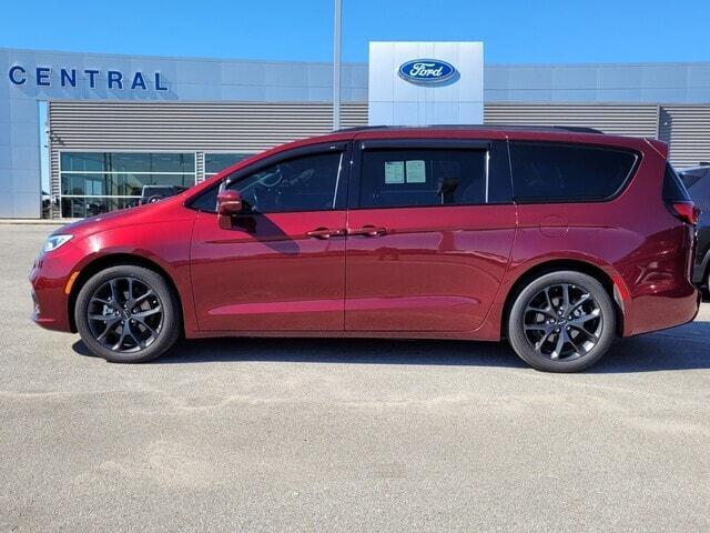 used 2021 Chrysler Pacifica car, priced at $25,995