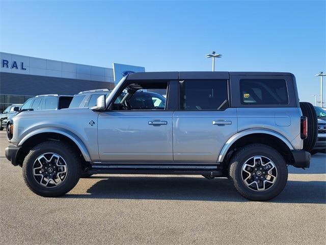 new 2024 Ford Bronco car, priced at $50,401