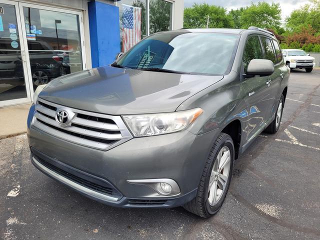 used 2012 Toyota Highlander car, priced at $13,400