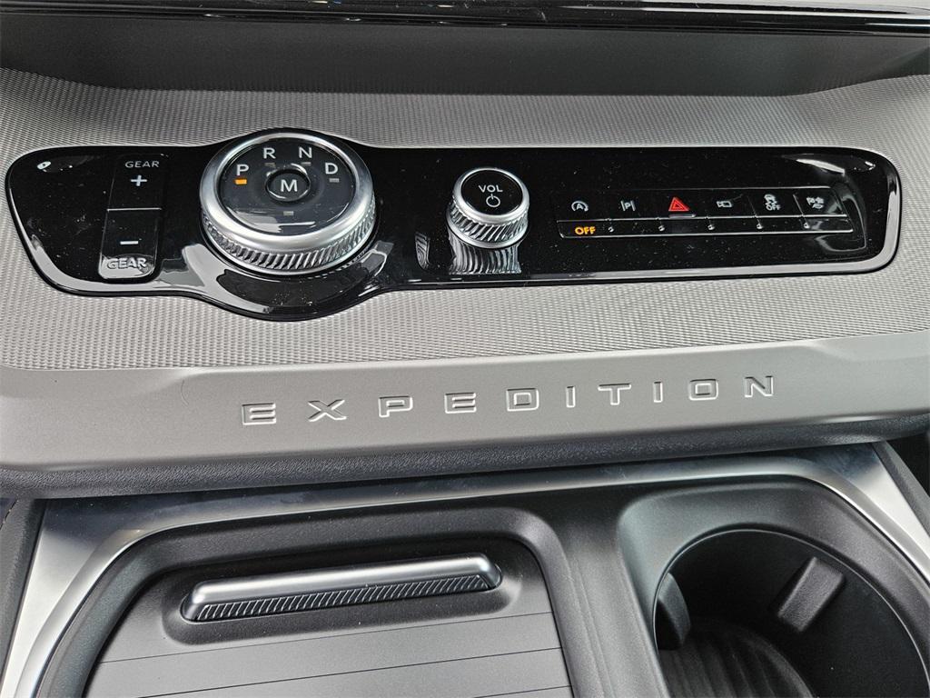 new 2025 Ford Expedition car, priced at $64,715