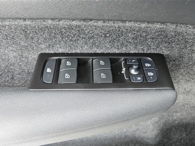 used 2022 Volvo XC40 car, priced at $22,591