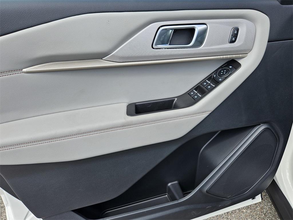 new 2025 Ford Explorer car, priced at $42,885