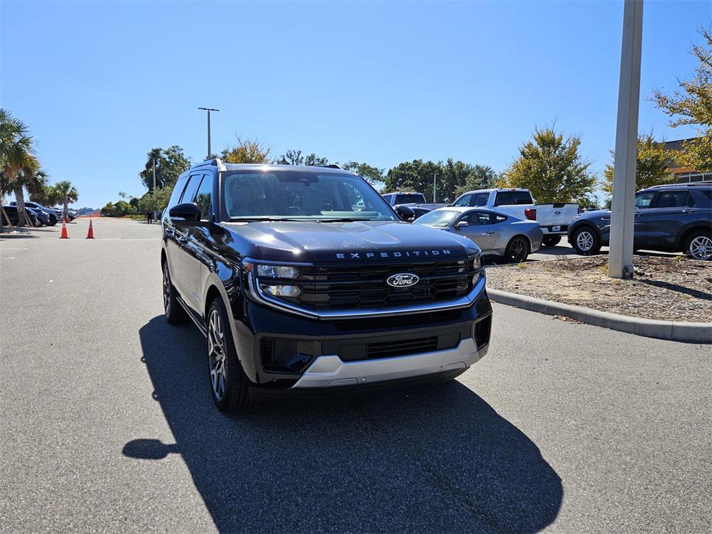 new 2025 Ford Expedition car, priced at $91,610