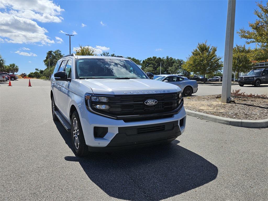 new 2025 Ford Expedition car, priced at $73,635