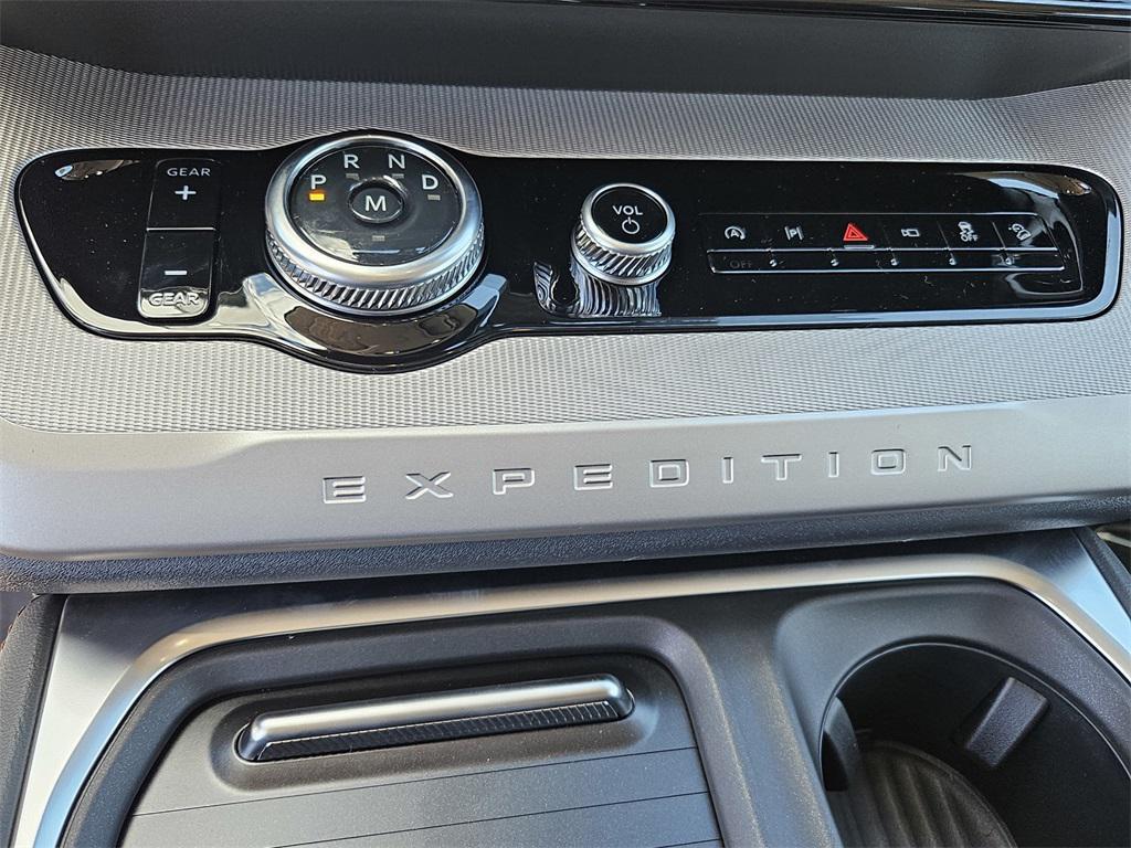 new 2025 Ford Expedition car, priced at $73,635