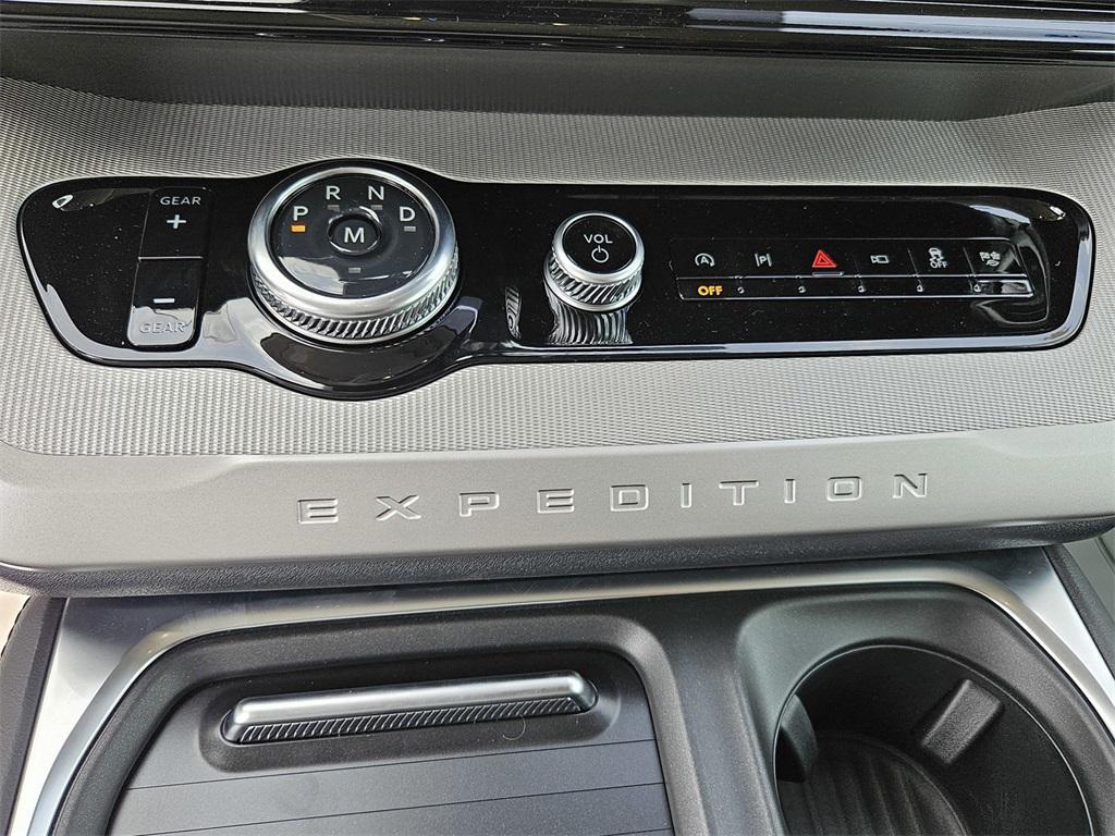 new 2025 Ford Expedition Max car, priced at $65,198