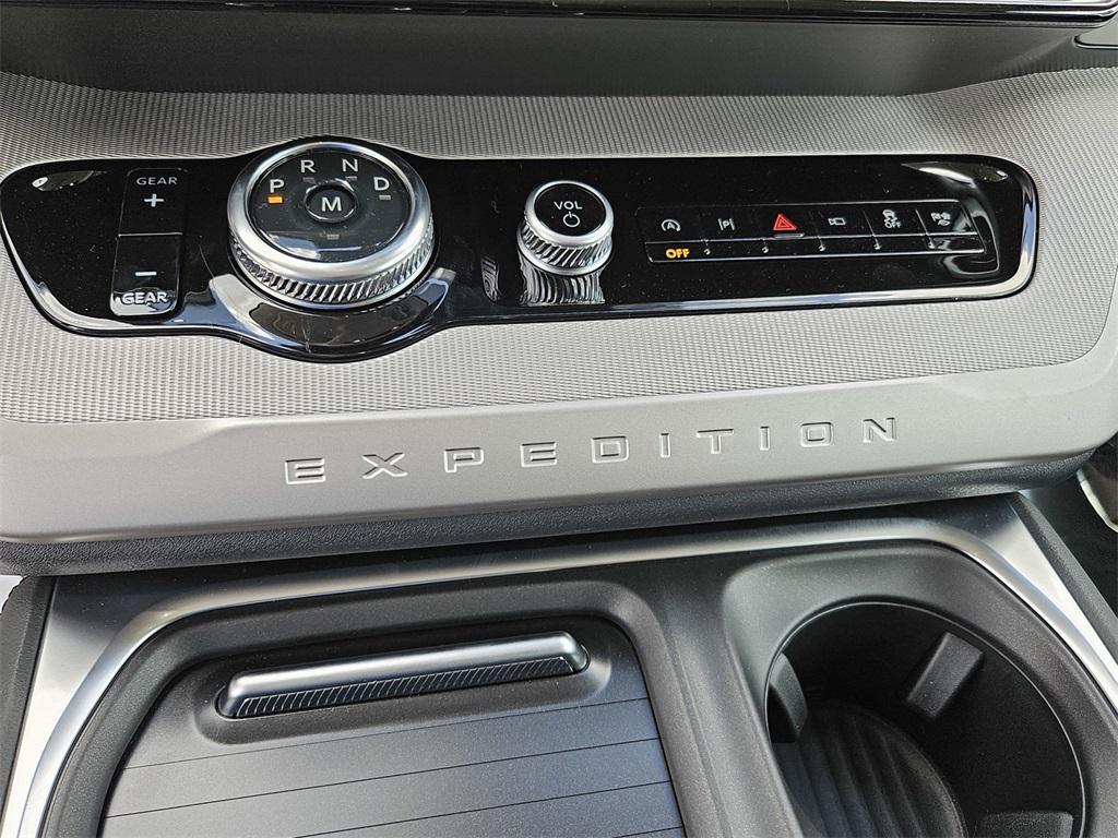 new 2025 Ford Expedition Max car, priced at $65,846