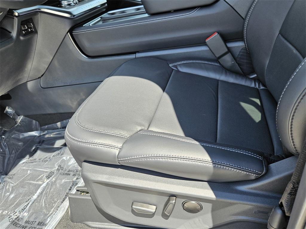 new 2025 Ford Expedition car, priced at $84,680