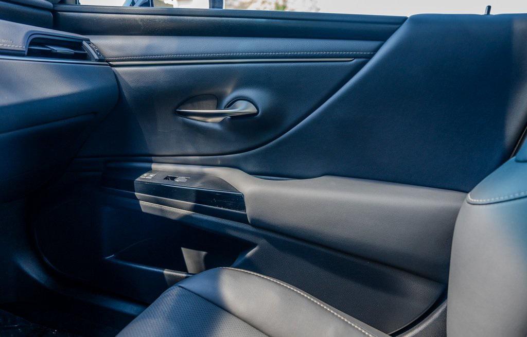 used 2023 Lexus ES 300h car, priced at $36,899