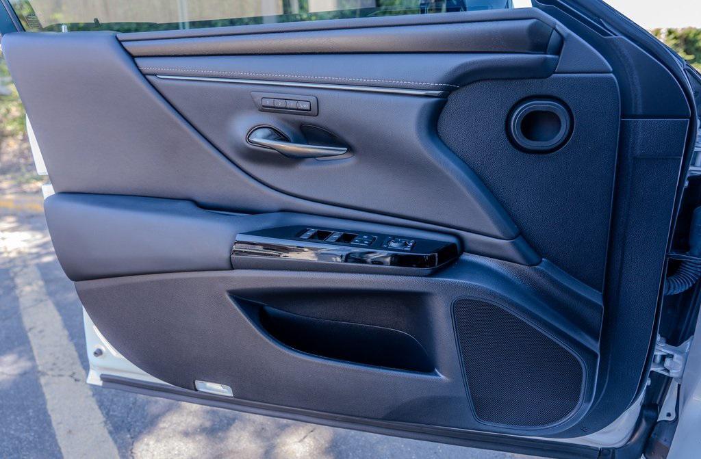 used 2023 Lexus ES 300h car, priced at $36,899