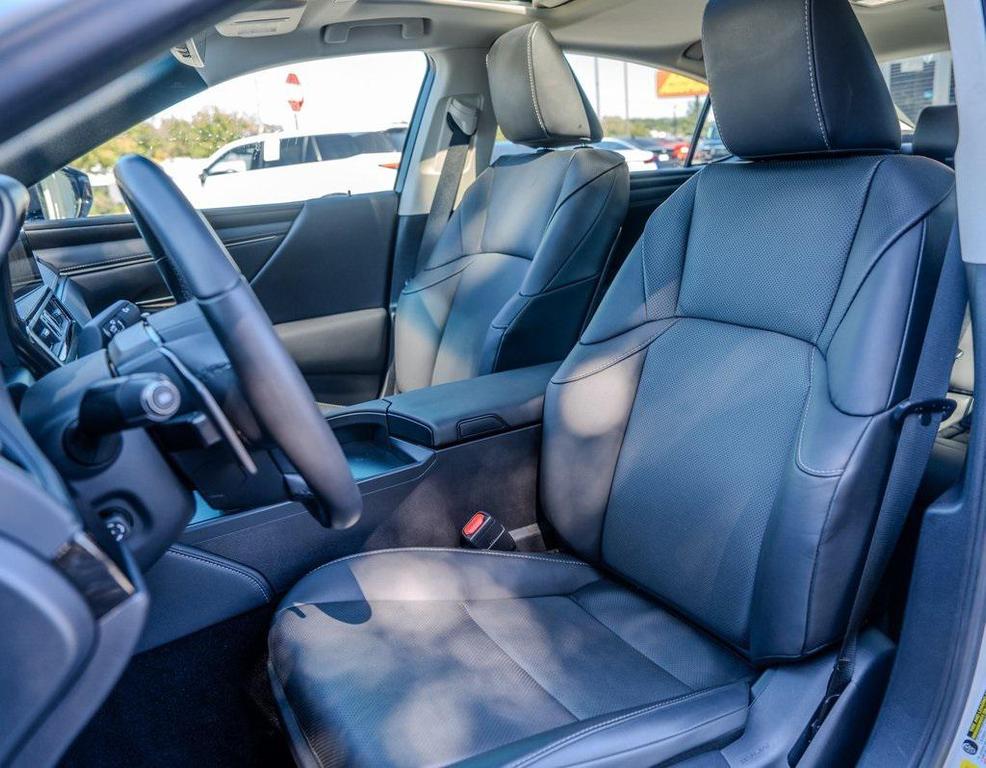 used 2023 Lexus ES 300h car, priced at $36,899