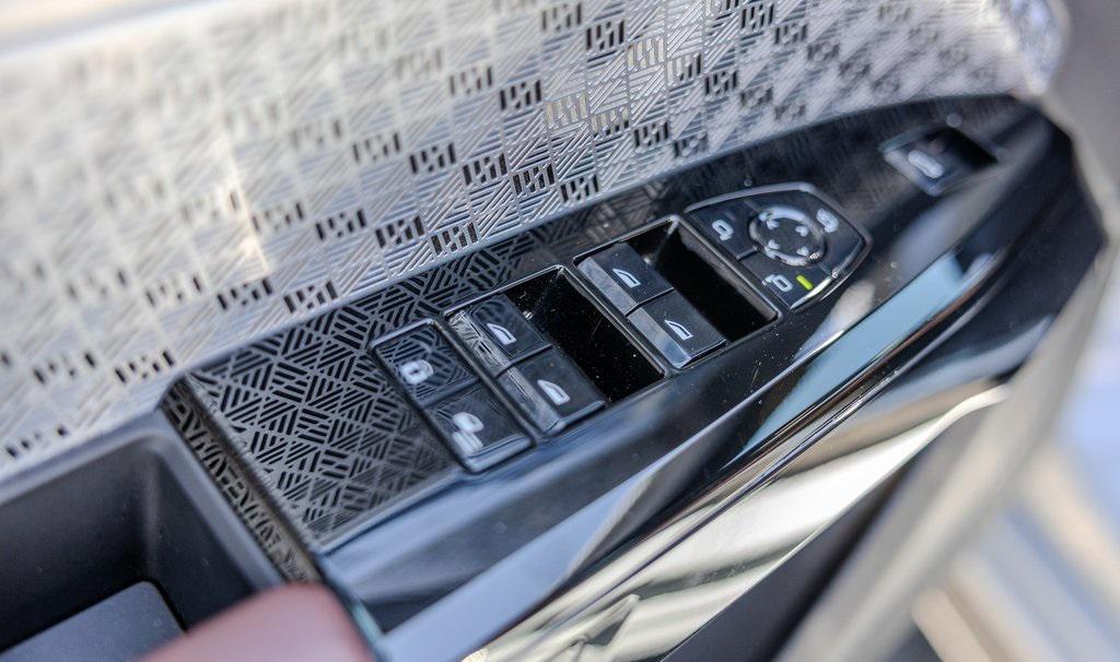 used 2023 BMW i7 car, priced at $73,913
