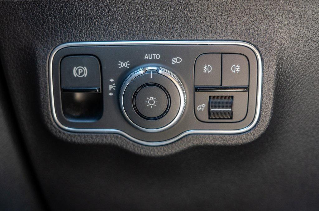used 2022 Mercedes-Benz GLB 250 car, priced at $28,495