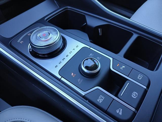 new 2025 Kia Sorento Hybrid car, priced at $38,639