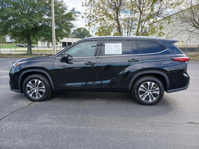 used 2022 Toyota Highlander car, priced at $33,877