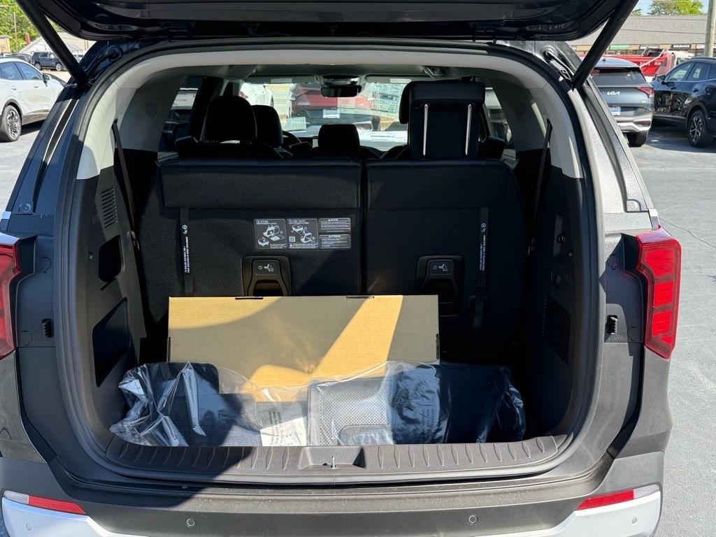 new 2025 Kia Carnival car, priced at $40,702