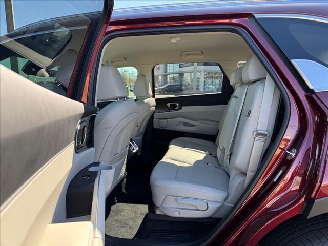 new 2025 Kia Sorento car, priced at $35,706