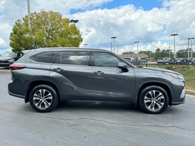 used 2021 Toyota Highlander car, priced at $32,699