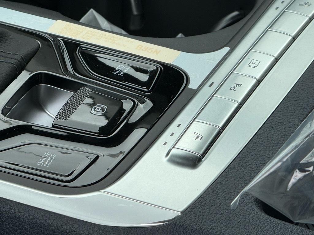 new 2025 Kia Carnival car, priced at $41,139