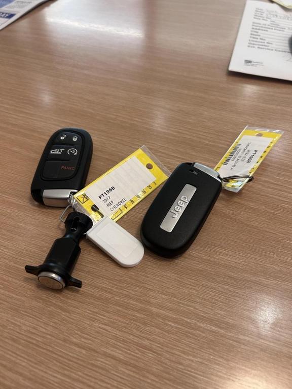 used 2022 Jeep Cherokee car, priced at $24,995