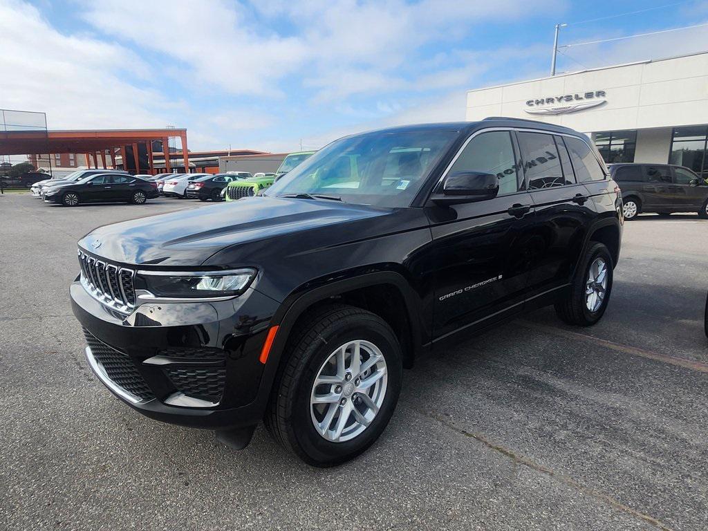 new 2025 Jeep Grand Cherokee car, priced at $38,995