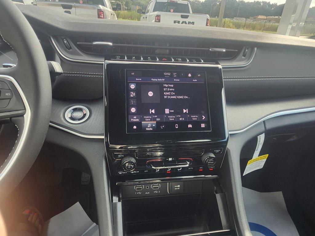 new 2025 Jeep Grand Cherokee car, priced at $38,995