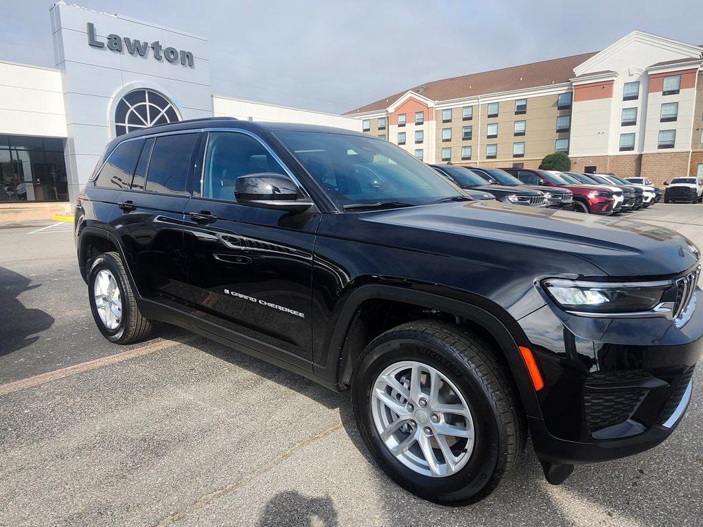 new 2025 Jeep Grand Cherokee car, priced at $38,995