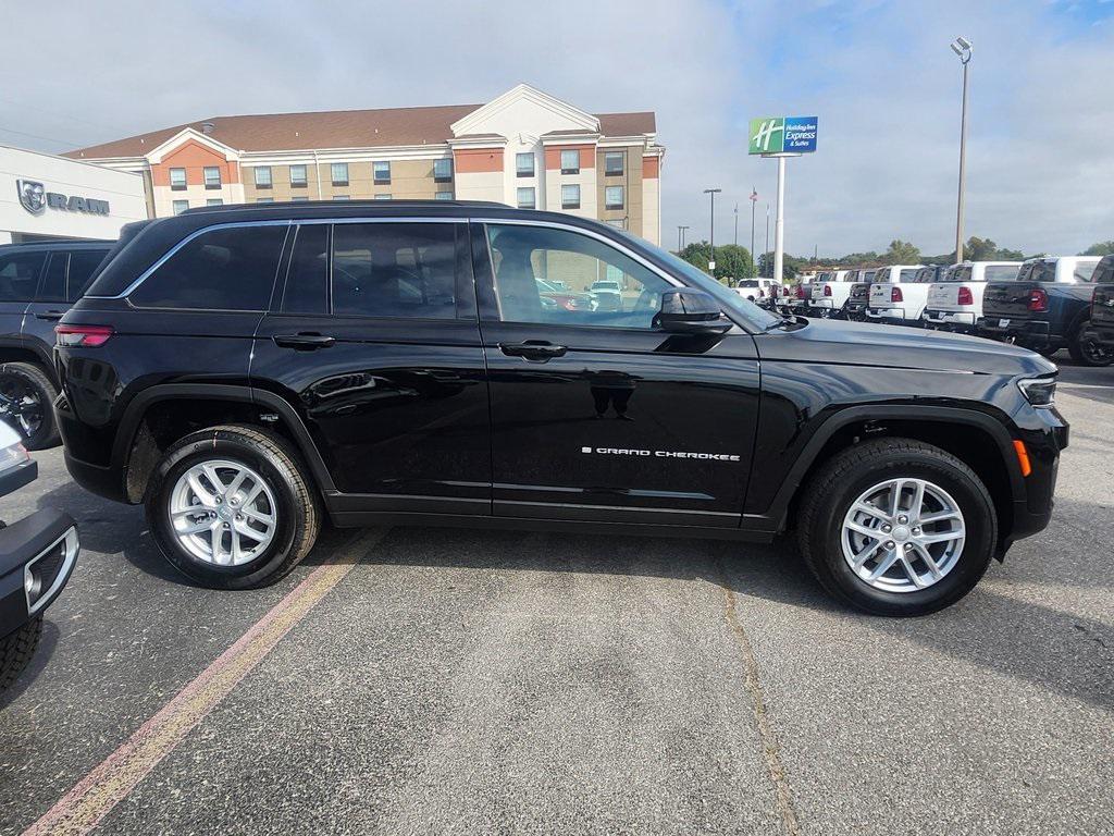 new 2025 Jeep Grand Cherokee car, priced at $38,995