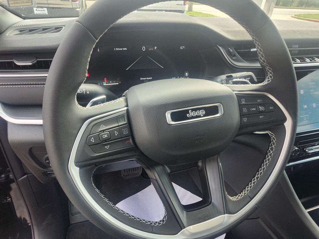 new 2025 Jeep Grand Cherokee car, priced at $38,995