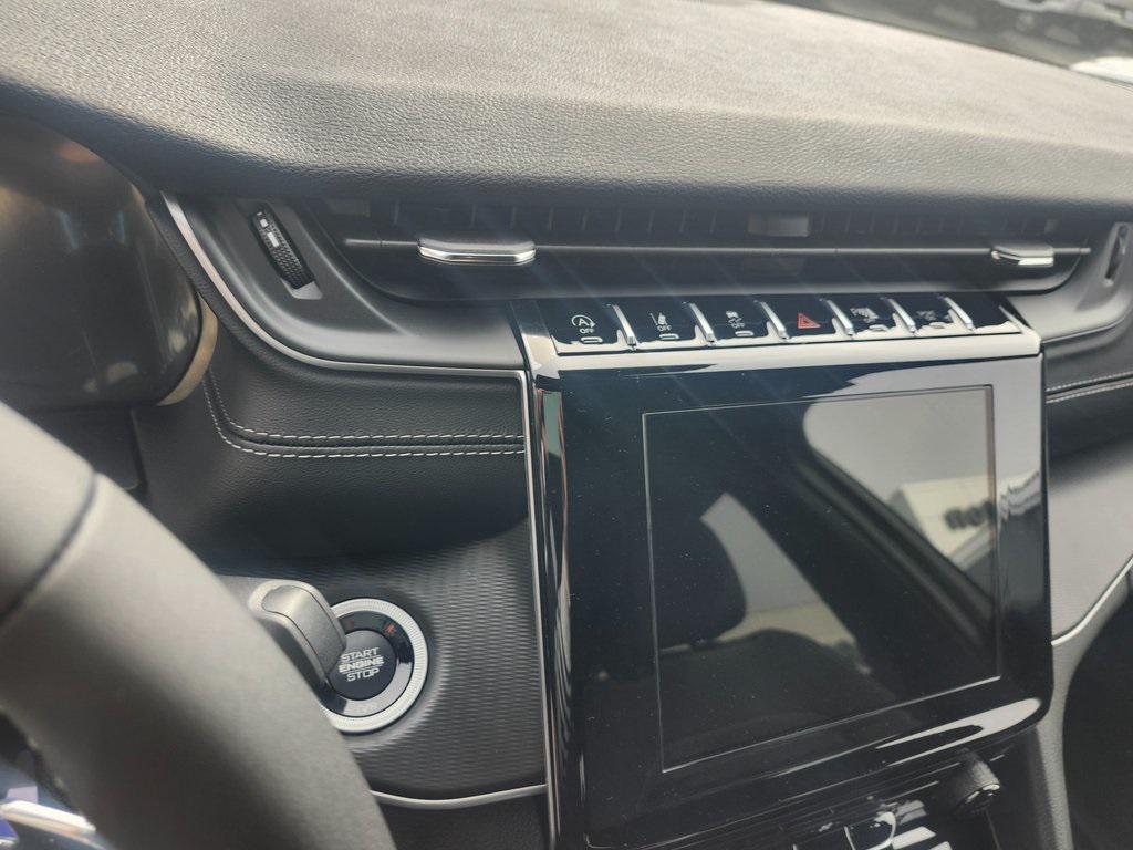 new 2025 Jeep Grand Cherokee car, priced at $41,995
