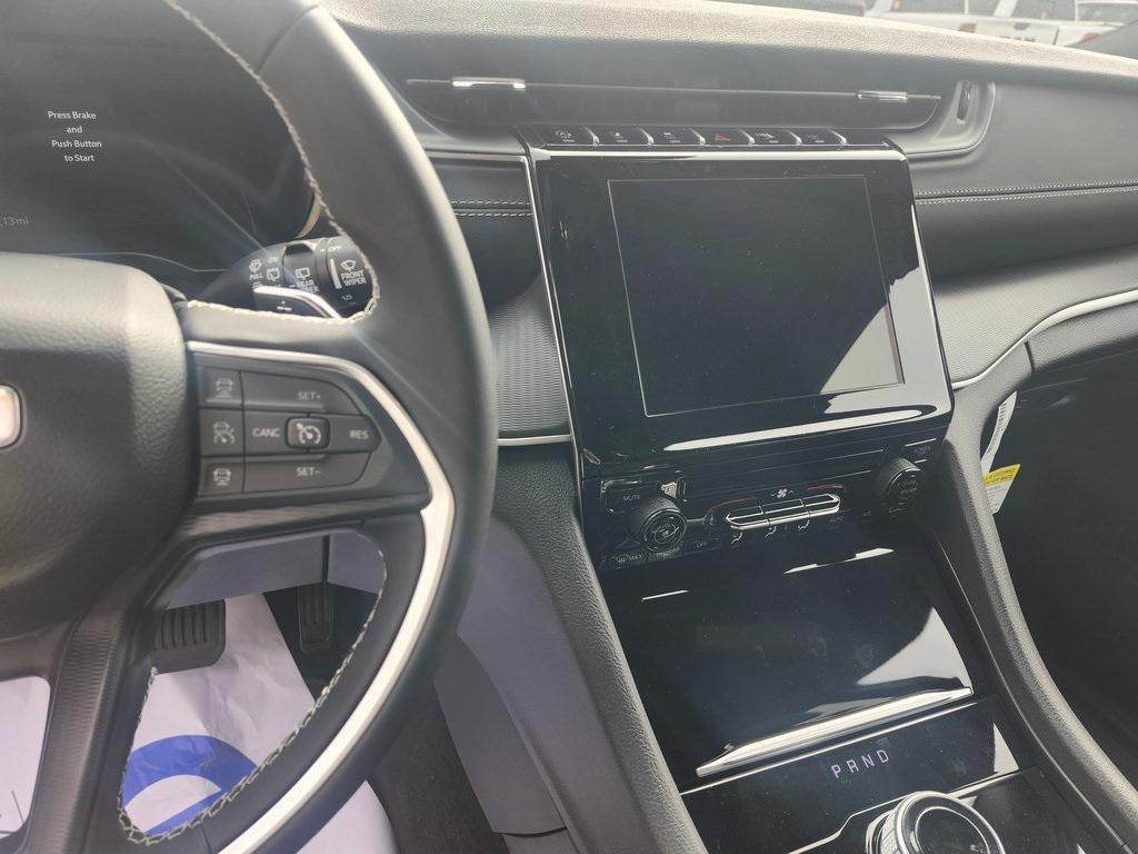 new 2025 Jeep Grand Cherokee car, priced at $41,995