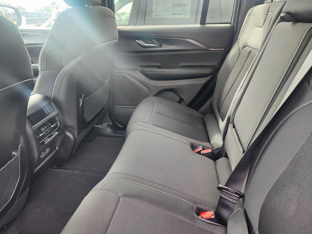 new 2025 Jeep Grand Cherokee car, priced at $41,995
