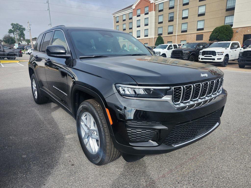 new 2025 Jeep Grand Cherokee car, priced at $41,995