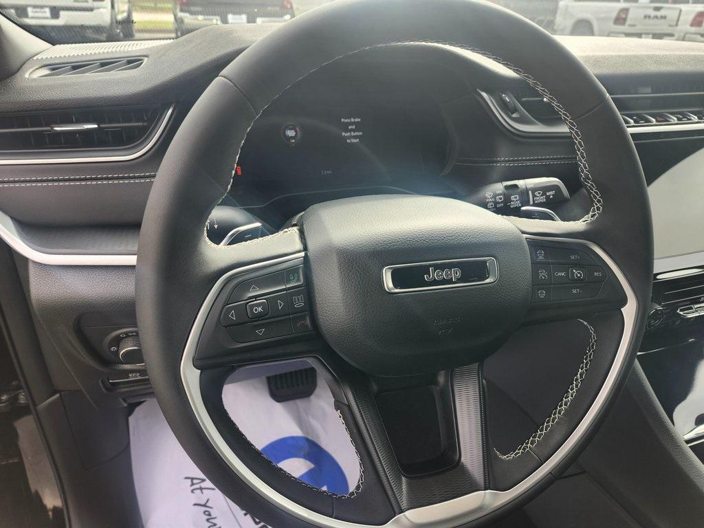 new 2025 Jeep Grand Cherokee car, priced at $41,995