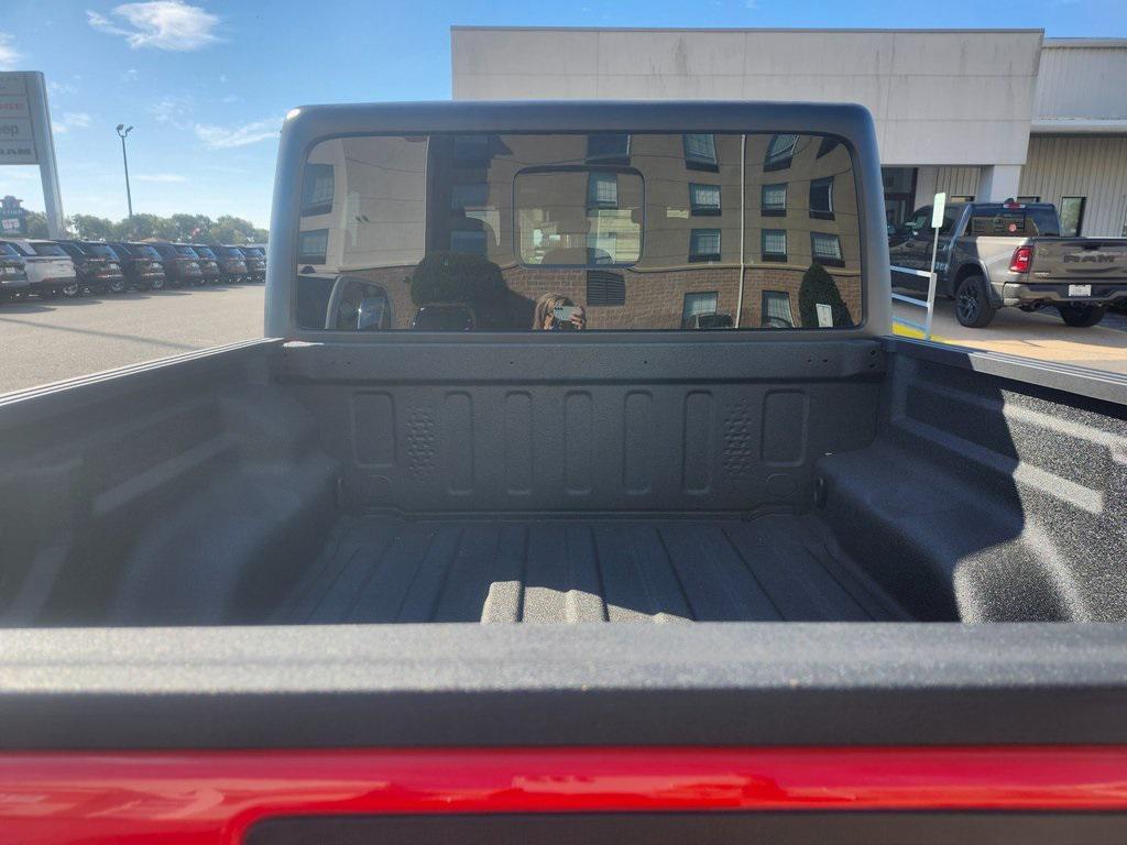 new 2025 Jeep Gladiator car, priced at $45,995